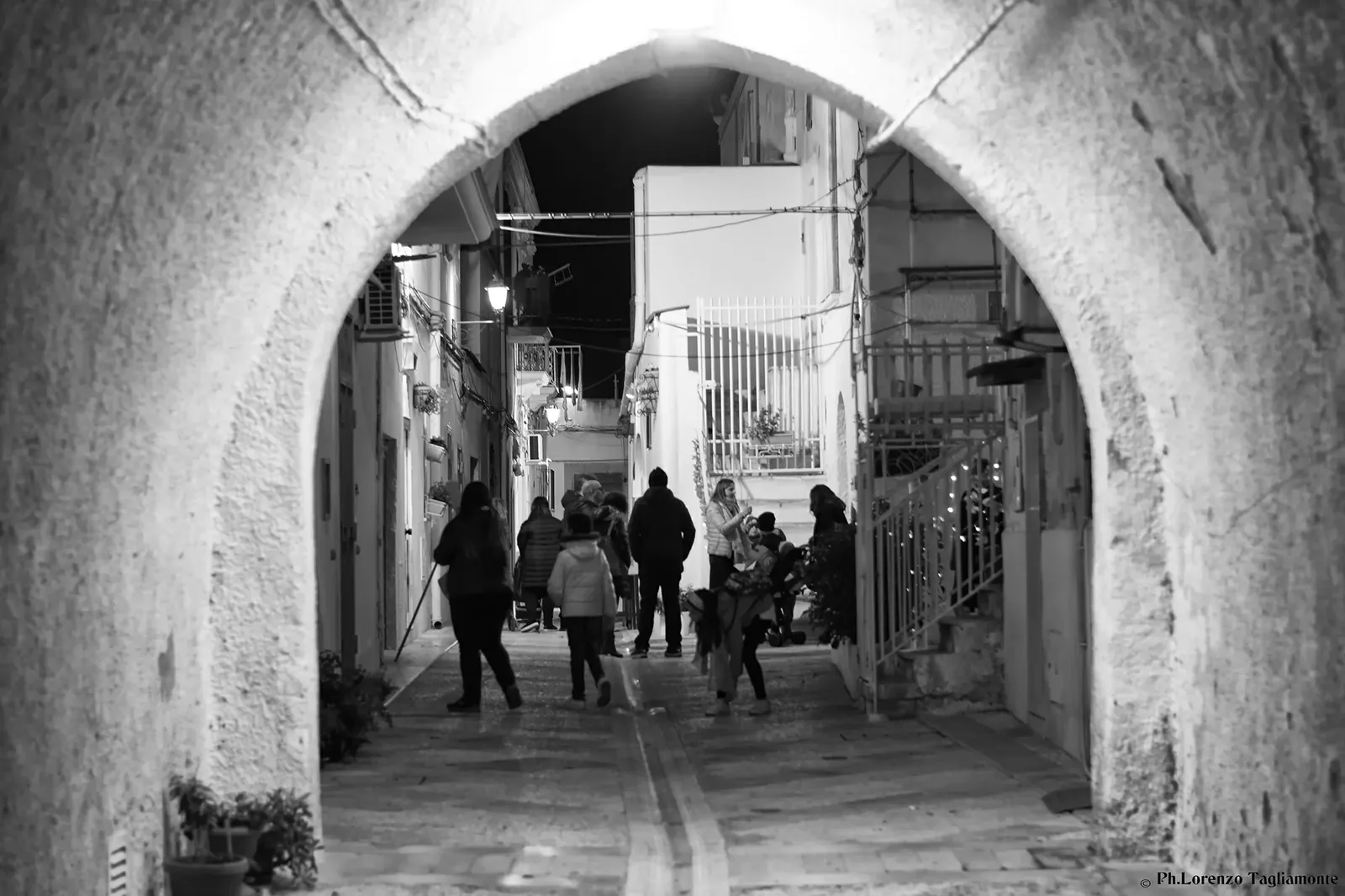 Vicoli del centro storico di Manfredonia la sera